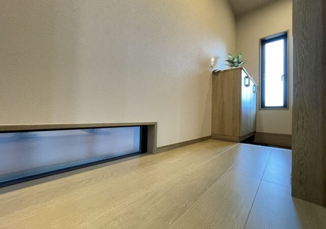 京町家の様な狭小地に建つ一人暮らしの２LDKの平屋